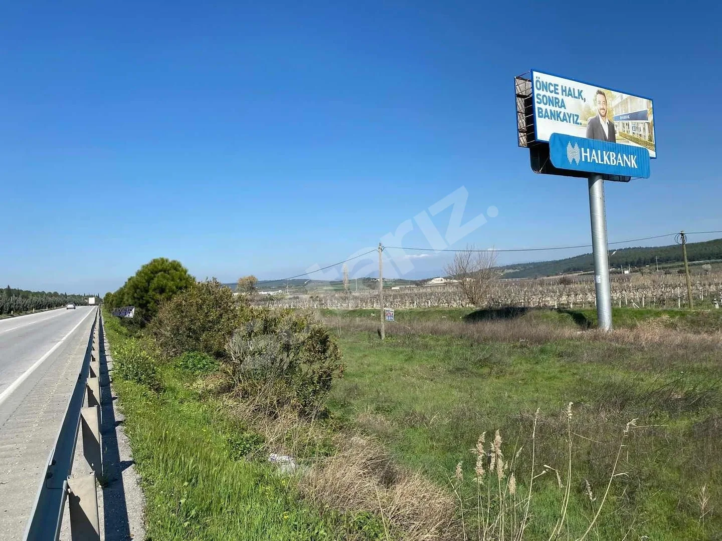 AKHİSAR İSTANBUL YOLUNA CEPHELİ SATILIK ARAZİ