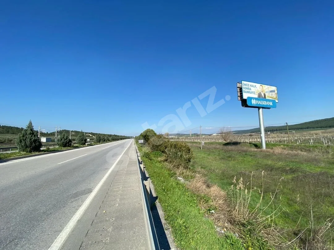 AKHİSAR İSTANBUL YOLUNA CEPHELİ SATILIK ARAZİ 2.750 M²